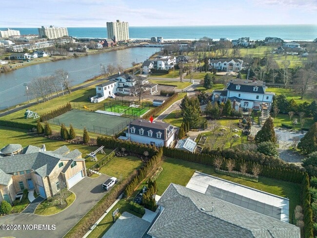 Foto del edificio - 892 Elberon Ave