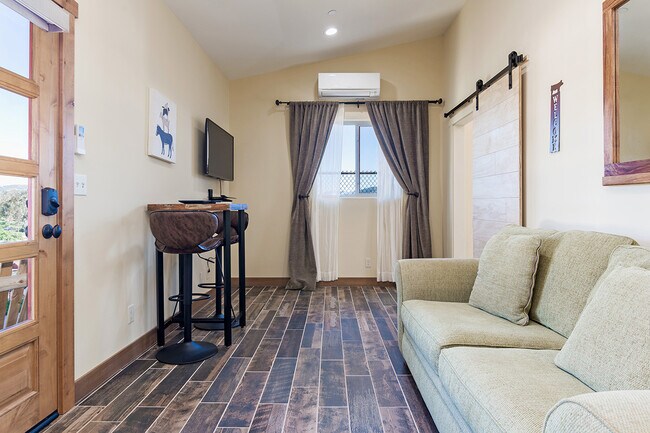 Foto del edificio - 3605 Fortuna Ranch Rd
