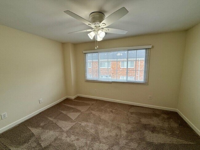 Foto del edificio - 1348 Green Oaks Ln
