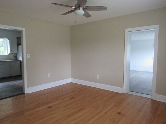 Building Photo - Purcellville Stone Home on Large Lot