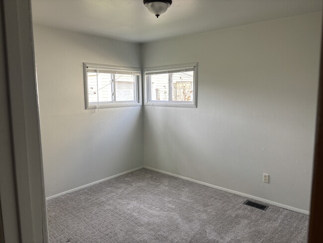 Building Photo - 282 N Beverly Ave