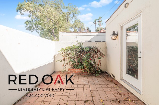 Building Photo - 417 S Coronado St