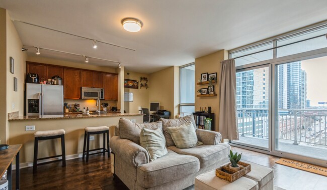 Foto del edificio - 330 W Grand Ave