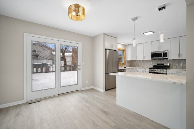 Building Photo - 888 Bennington Dr