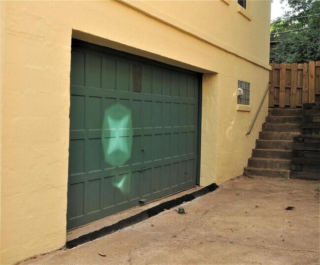 Foto del edificio - 8751 White Ave
