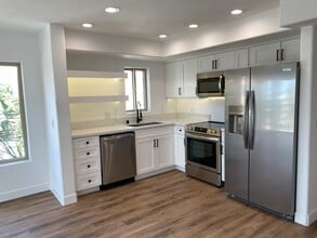 Building Photo - 801 W Hawthorn St