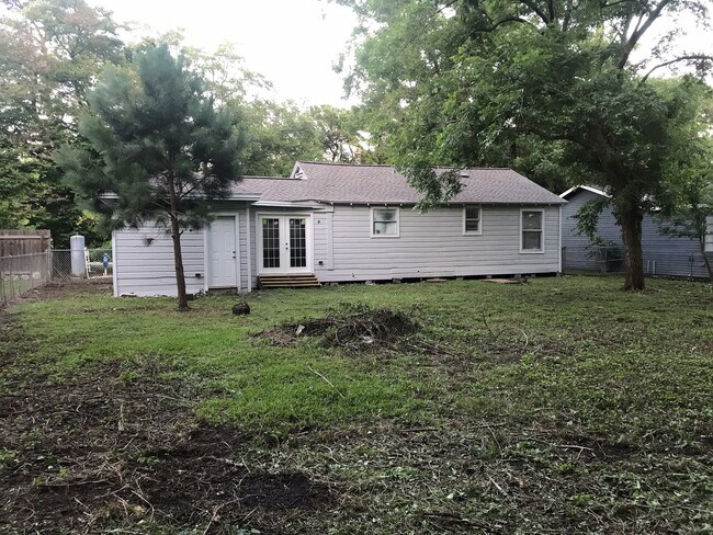 Foto del edificio - beautiful just remodeled home in Jones Creek. Move In Ready!