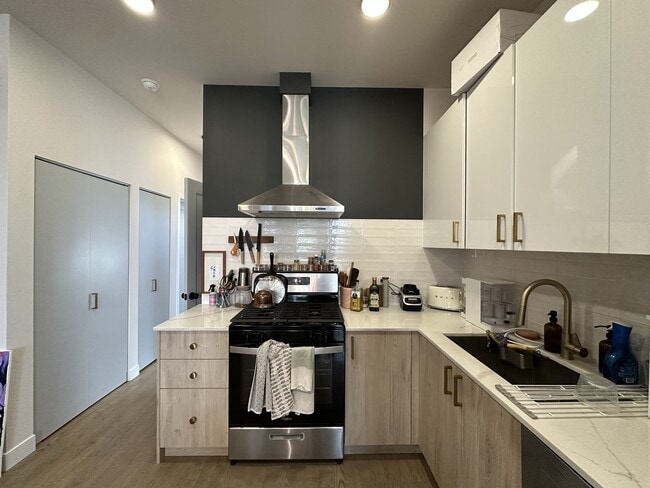 Foto del edificio - 843 N Mozart St