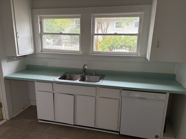 Foto del edificio - Terrific Fairfax Location**Washer/Dryer**Yard**Storage**Parking**