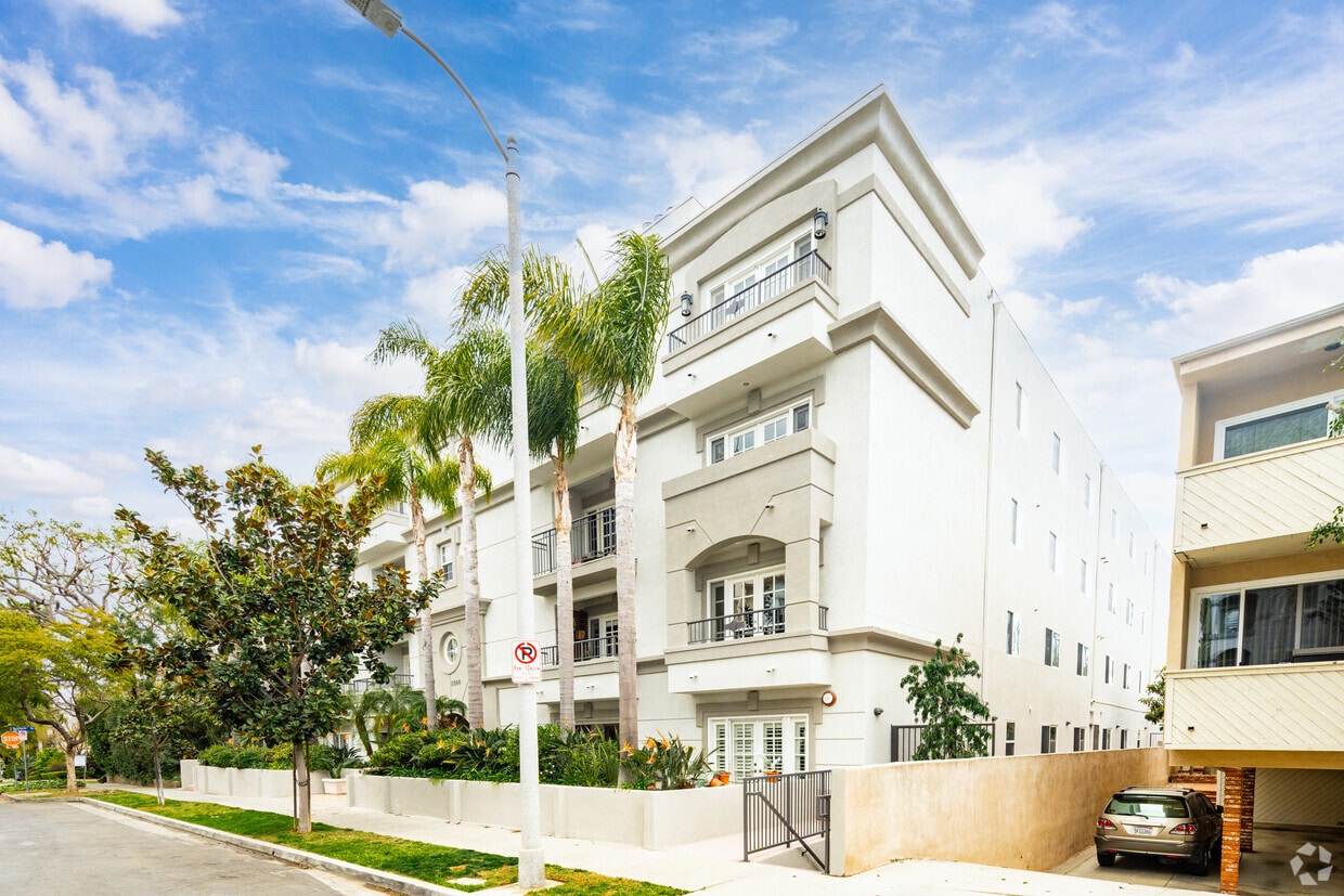 11908 Darlington Ave, Los Angeles, CA 90049 Apartments in Los Angeles