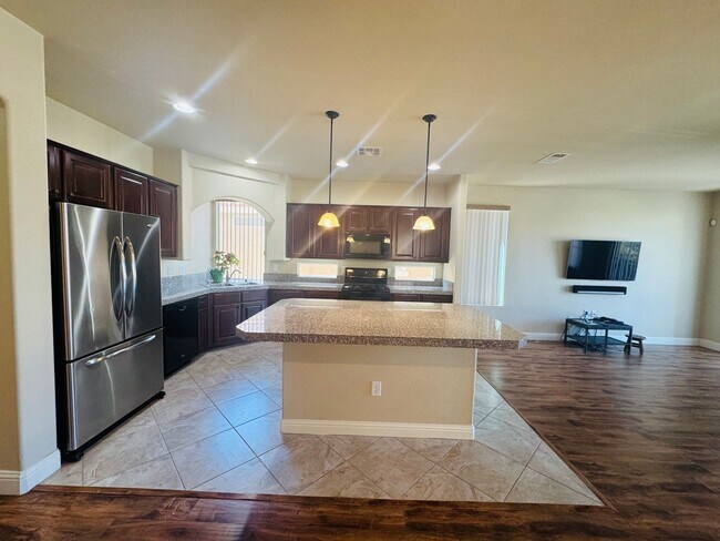 Building Photo - 4-bedroom house for rent in Highlands Ranch!