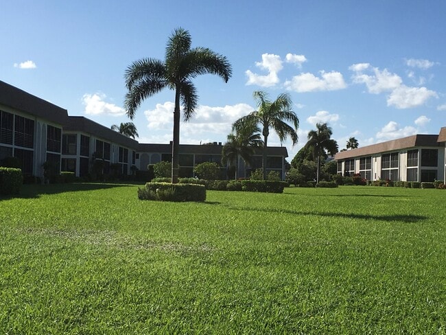 Building Photo - 755 Saturn St