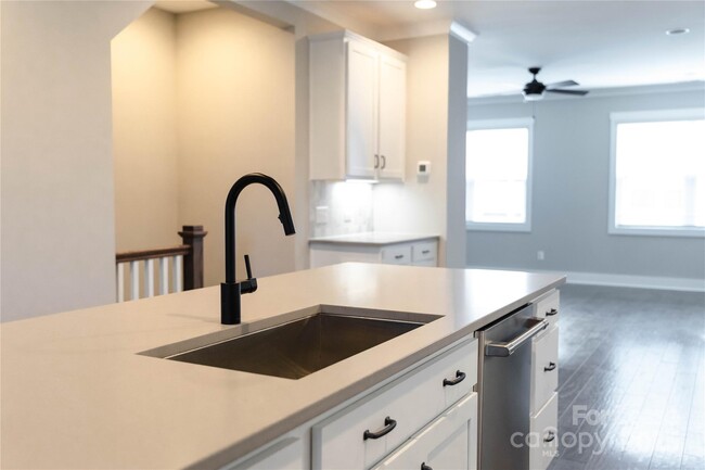 Foto del edificio - 1162 E 36th St