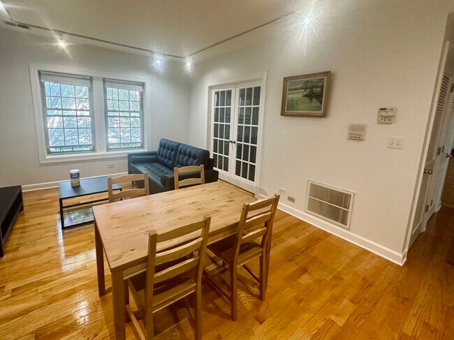 Foto del edificio - 843 E 52nd St