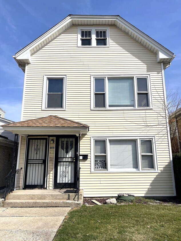 exterior front - 1321-2 East Ave