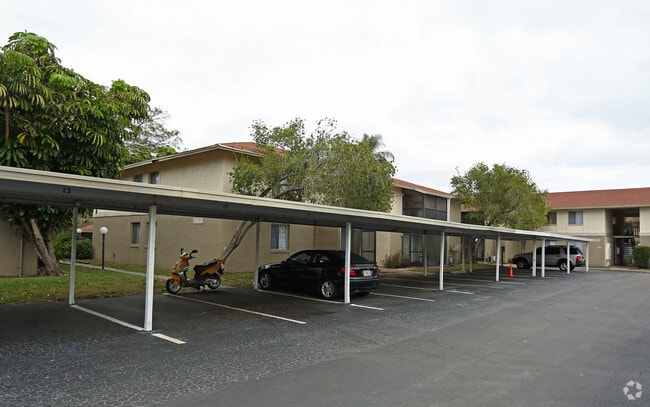 Building Photo - Lake Starcrest Apartment Homes