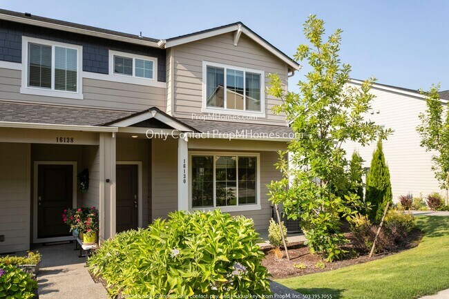 Building Photo - End-Unit Elegance: Charming Townhome in Vi...