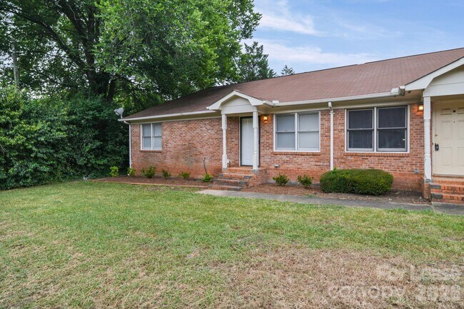 Building Photo - 1110 Chandler Dr