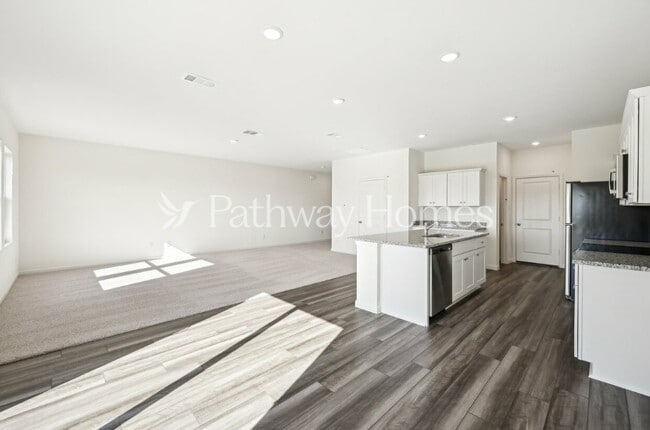 Building Photo - 1070 Large Poppy Dr