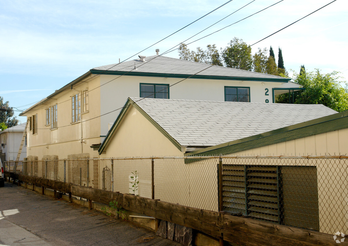 Foto del edificio - 2826-2828 Avenel St