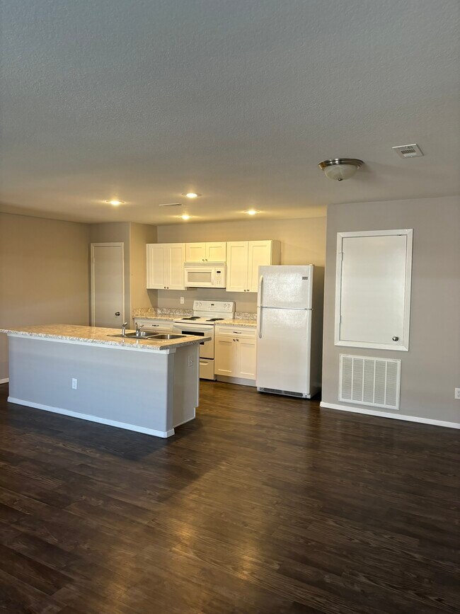 Building Photo - 227 E Anabranch Ct