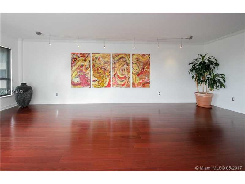 Foto principal - 9100 W Bay Harbor Dr
