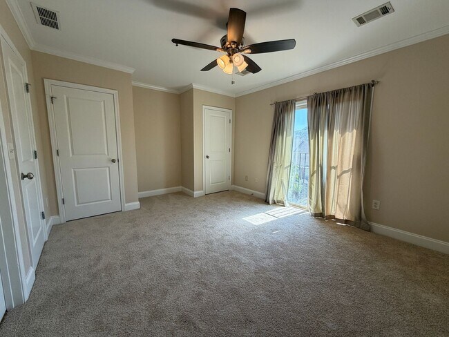 Foto del edificio - 200 River Grove Parkway