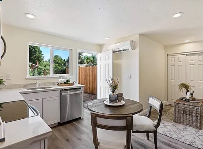 Foto del edificio - 1006 Court Ln