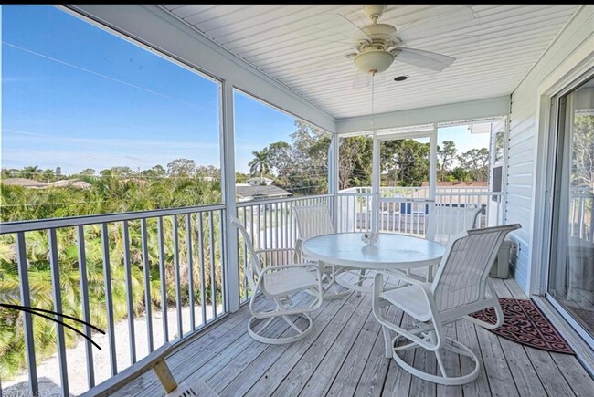 Screened in Patio - 4424 Pine Lake Rd