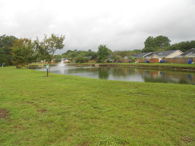 Meridian Place 2 Bedroom 2 Bath Townhome close to Folly Beach- Vaulted Ceilings and Fenced in Yard - 1288 Apex Ln