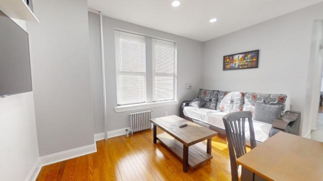 Foto principal - 3 bedroom in WOODSIDE NY 11377