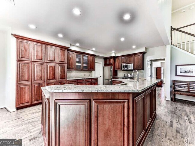 Building Photo - 2045 Town Lake Hills W