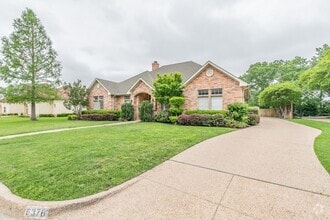 Building Photo - 6376 Newport Ct