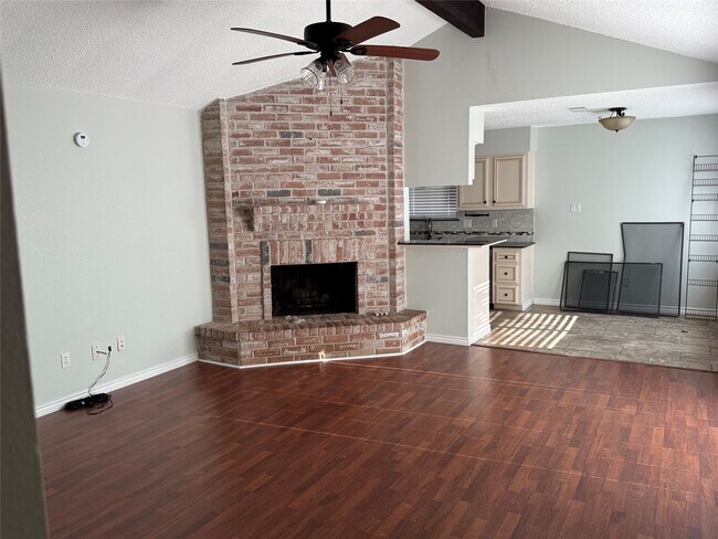 Building Photo - 18515 Sweetmeadow Dr