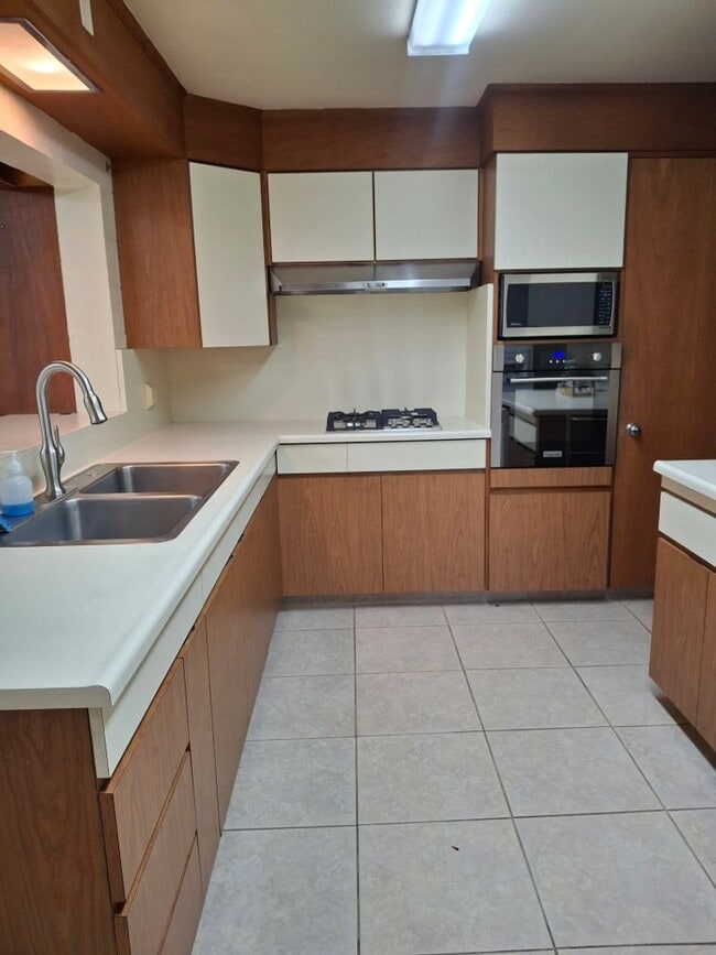 Building Photo - COMING SOON!!! Beautiful South Land Park h...