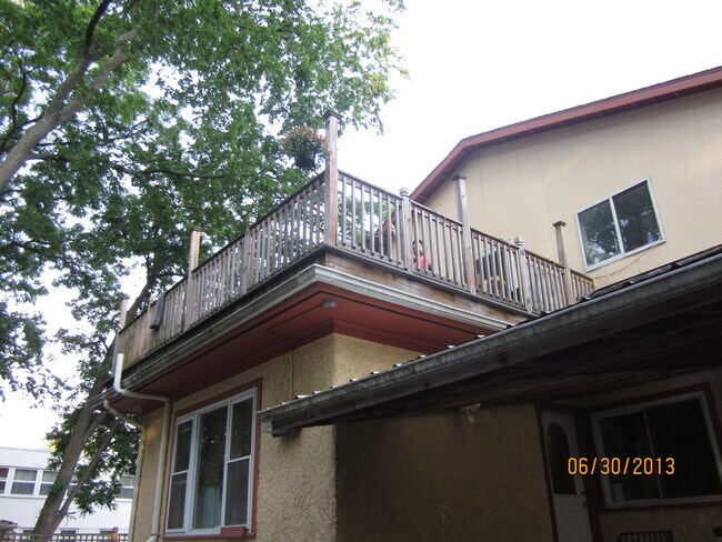 Building Photo - 716 W Huron St