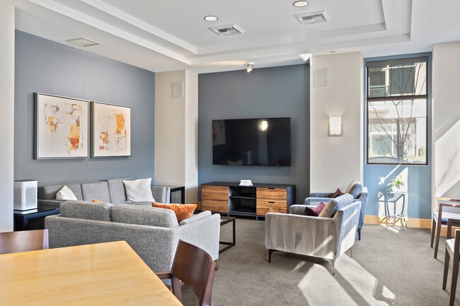 Building Photo - 1100 106th Ave NE