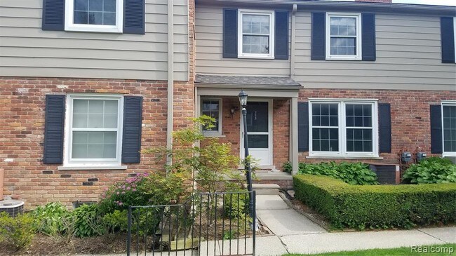 553 N Old Woodward Ave Birmingham, MI 48009 - Alquileres en Birmingham