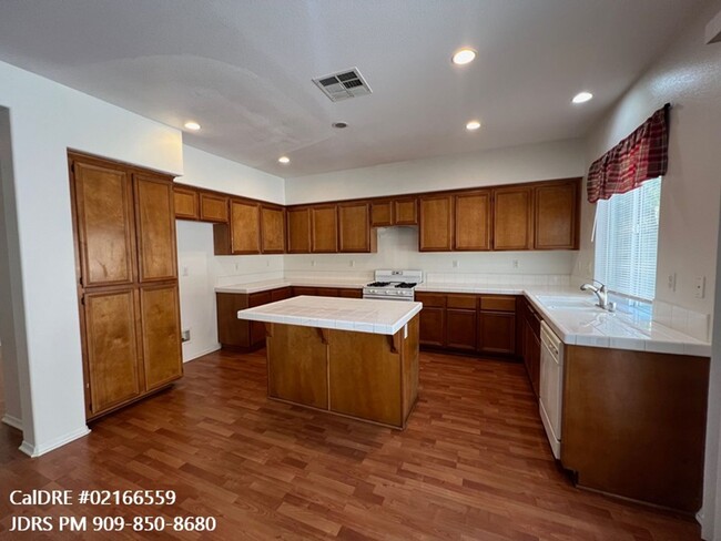 Building Photo - Moreno Valley 4 Bedroom Home