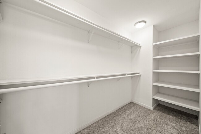 Foto del edificio - 4426 Woodvalley Dr