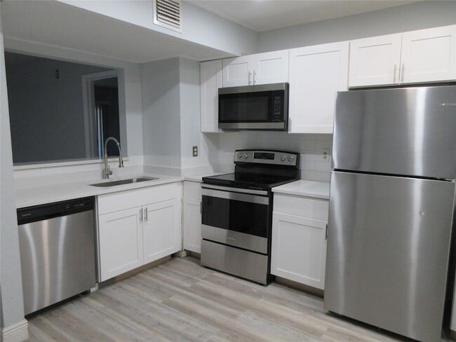 Foto del edificio - 11444 NW 42nd St