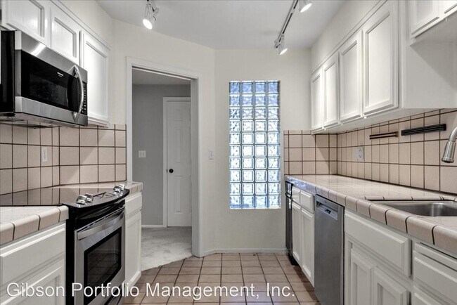 Foto del edificio - 3 br, 2 bath House - 365 Forest Ave  Apt 2A