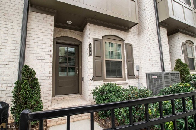 Building Photo - 633 Broadview Pl NE