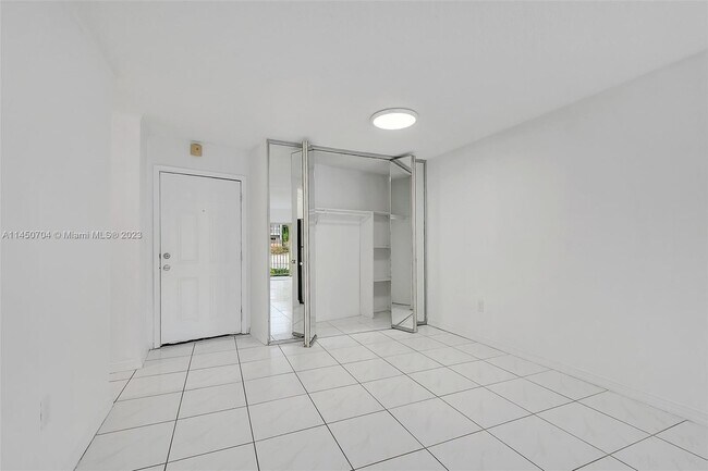 Foto del edificio - 520 NE 38th St