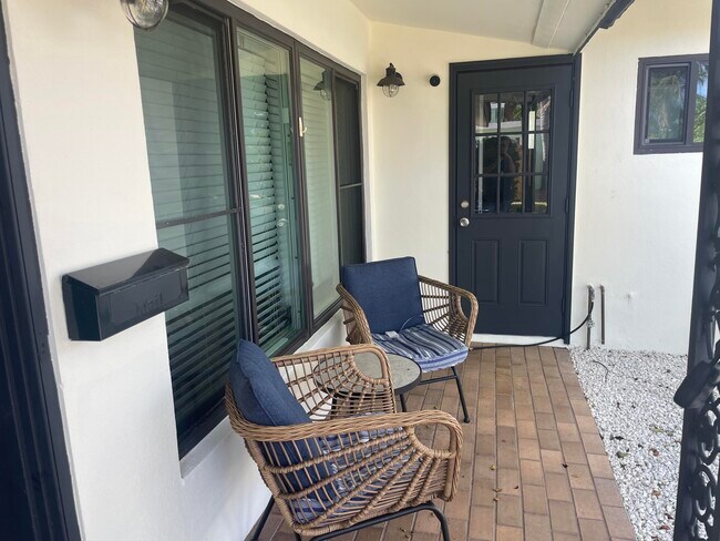 Foto del edificio - 2620 NE 19th St