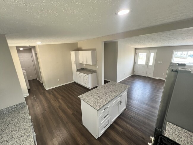 Building Photo - 2840 Applewood Ave