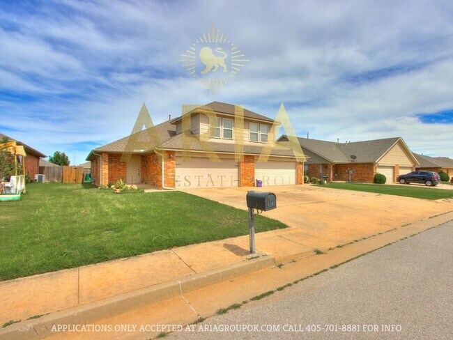 Foto del edificio - Spacious 4 Bed/2 Bath Duplex Home in Musta...