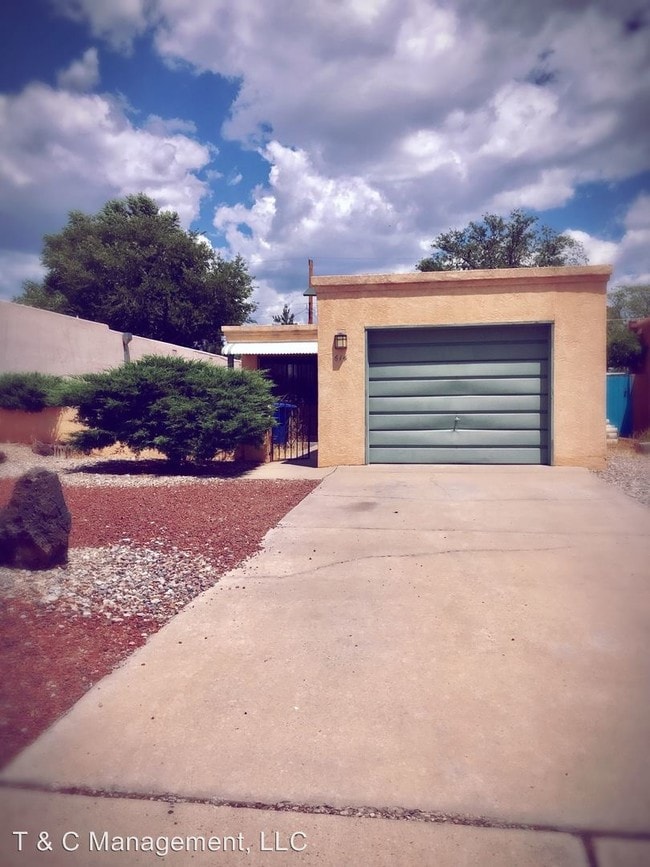 Building Photo - 2 br, 1 bath House - 614 Palomas DR SE