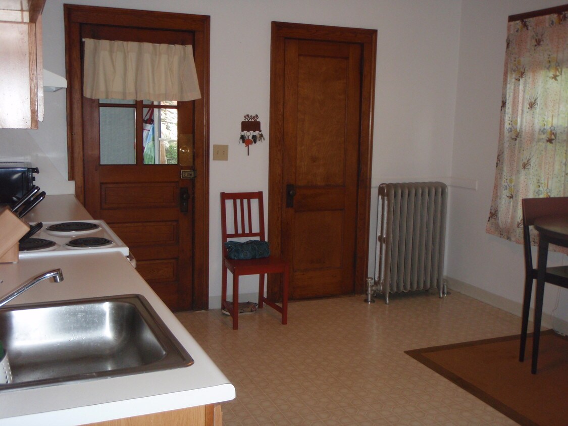 Kitchen1 - 36 Kingston St