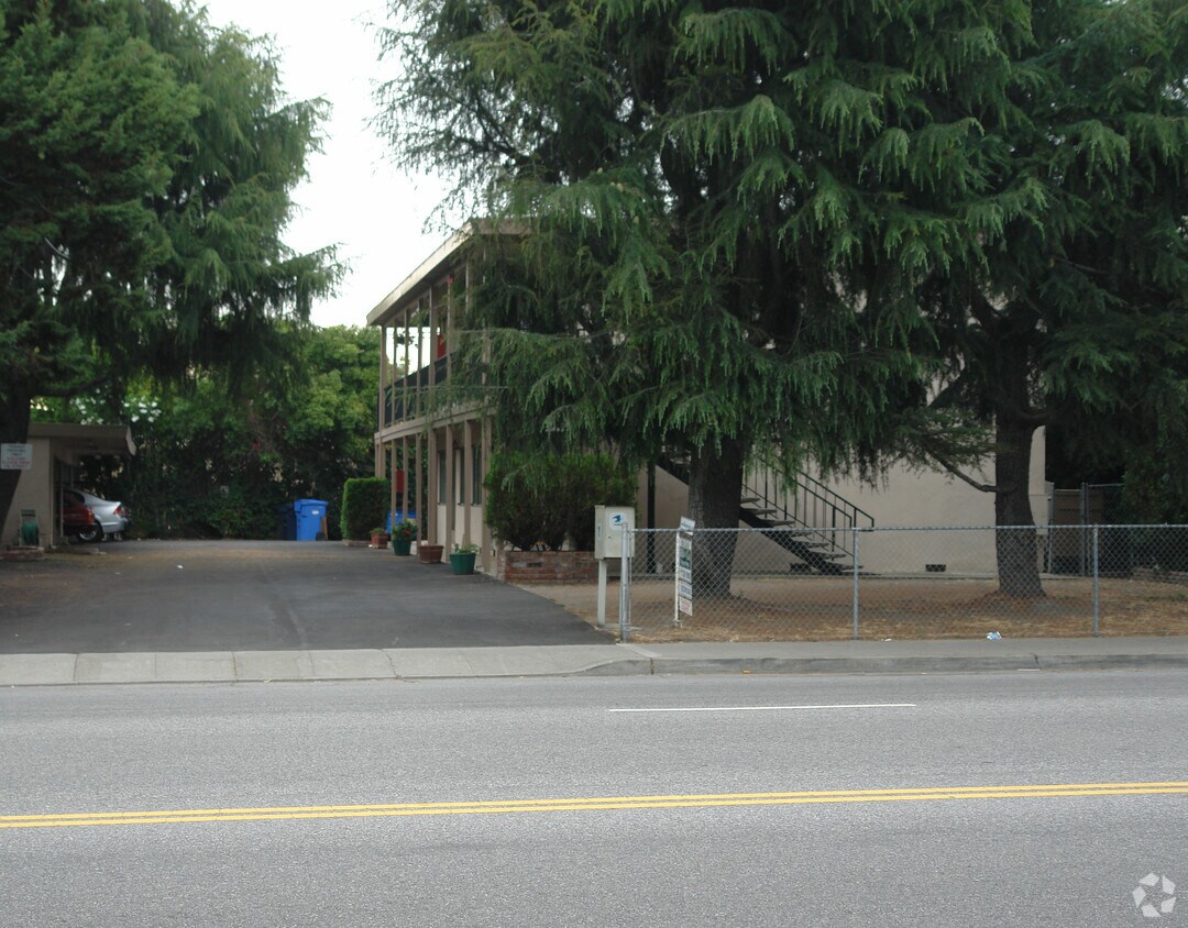 Foto del edificio - 382 N Fairoaks Ave